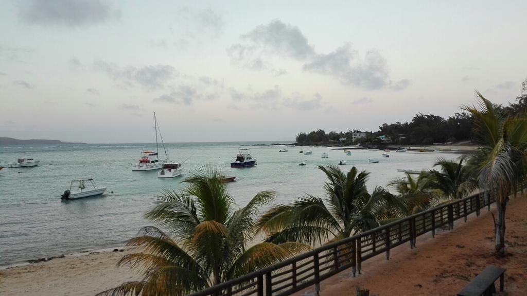 La Francaise Hotel Pereybere Beach Bagian luar foto
